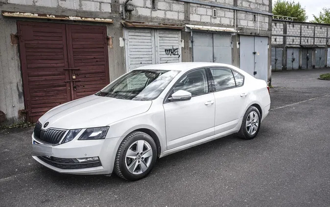 skoda Skoda Octavia cena 39900 przebieg: 277000, rok produkcji 2018 z Warszawa